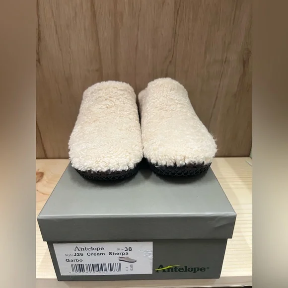 NEW! Antelope J26 Cream Sherpa Garbo - Picture 1 of 5